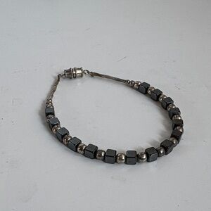 Bracelet alternating cubes hematite and silver beads with barrel clasp close